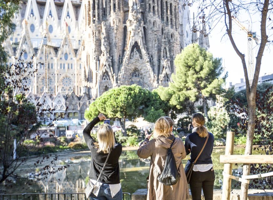 Barcelona: Sagrada Familia Skip-the-Line Guided Tour - Who this tour suits best (and who might not love it)