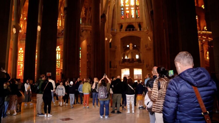Barcelona: Sagrada Familia Skip-the-Line Guided Tour - Skip-the-line entry that actually saves your energy