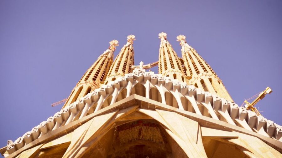 Barcelona: Sagrada Familia Skip-the-Line Guided Tour - Nativity to Passion: learning the stone-language of Gaudí