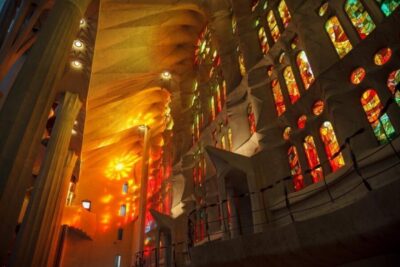 Barcelona: Sagrada Familia Skip-The-Line Guided Tour - Priority entry and guide setup: how the tour keeps you moving