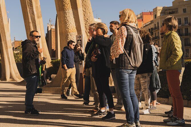 Barcelona: Sagrada Familia Skip-the-Line Guided Tour and Tickets - Meeting point on Carrer de Mallorca and the “arrive early” rule