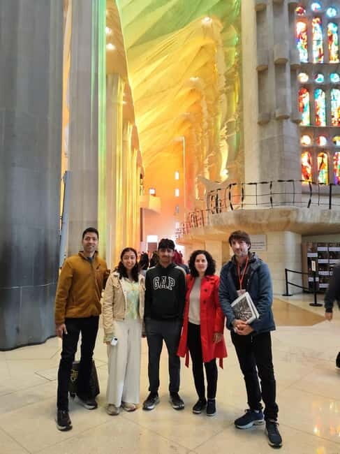 Barcelona: Sagrada Familia Skip-the-line Tour with Guide - Fast-Track Entry That Actually Helps You See More