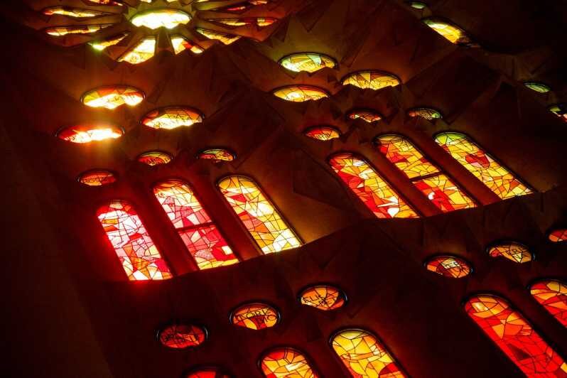 Barcelona: Sagrada Familia Tour with Optional Extras - Key things to know before you go