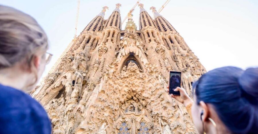 Barcelona: Sagrada Familia Tour with Optional Tower Access - Key highlights before you go