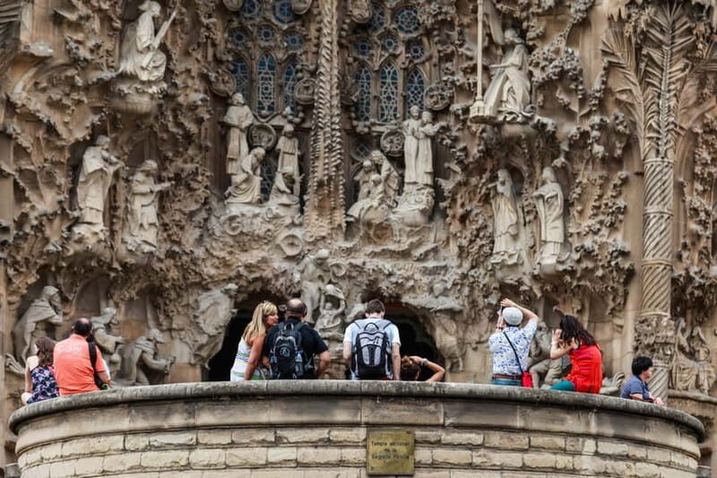 Barcelona: Sagrada Familia Tour with Skip-the-Line Access - Skip-the-line access: how it changes your day in Barcelona