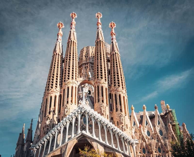 Barcelona: Sagrada Familia Tour with Skip-the-Line Access - Who this guided tour suits best