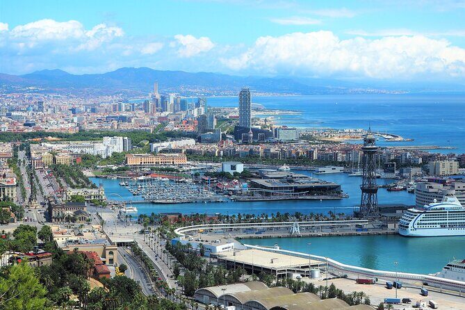 Best of Barcelona: Sagrada Familia & Park Guell Tour with Pick-up - Ciutat Vella and the Gothic Core: Getting Oriented Fast