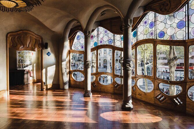 Complete Gaudi Tour: Casa Batllo, Park Guell & Sagrada Familia - AM vs PM: the smart choice between Casa Batlló and Casa Vicens