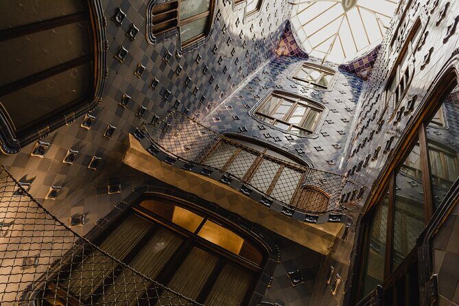 Complete Gaudi Tour: Casa Batllo, Park Guell & Sagrada Familia - Private minibus to Sagrada Família: why the transfer matters