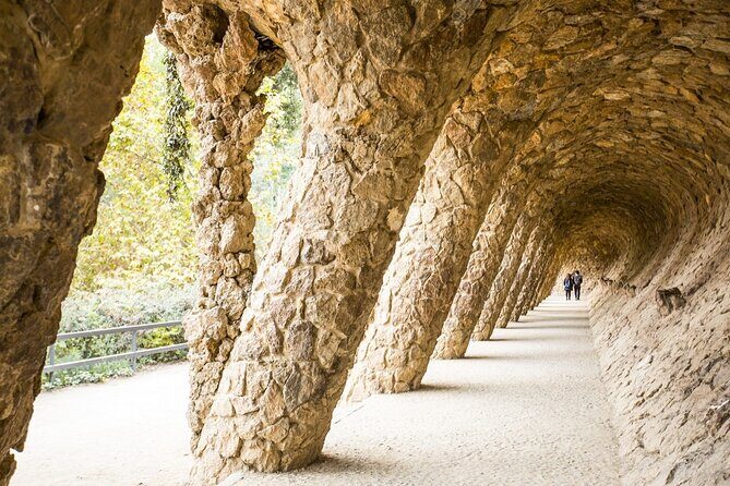 Fast Track Sagrada Familia & Park Guell the best of Gaudí - Bilingual guides: great storytelling, but it can affect your pace