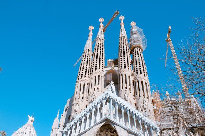 Gaudi and La Sagrada Familia Exterior Self-Guided Audio Tour - The in-between squares: why the route repeats the idea of space