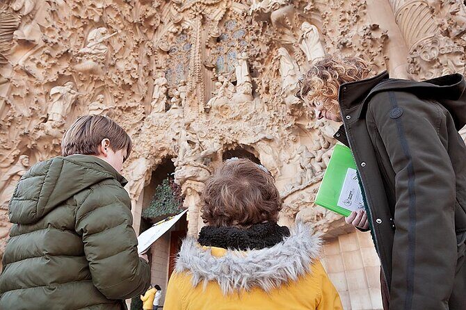 Gaudi & Sagrada Familia Donation-Based Tour in English - Walking + Metro logistics: keep the day easy on your feet