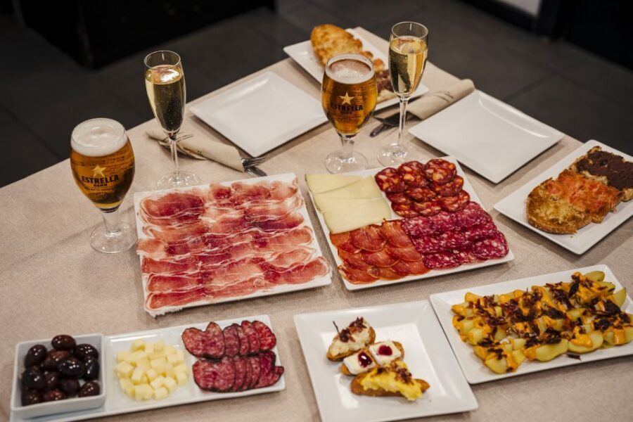 Menu Ibérico - Jamón & Cava near Sagrada Familia - Why this Jamón & Cava menu fits your Sagrada Familia day