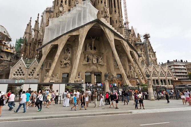 Montserrat Monastery and Sagrada Familia Tour with Liquor Tasting - Sagrada Familia Guided Tour: Symbolism, Stained Glass, and Inside Access