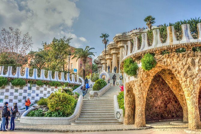Park Guell and Sagrada Familia Private Tour with Hotel pick-up - Montjuïc, Miró, and the City View Warm-Up