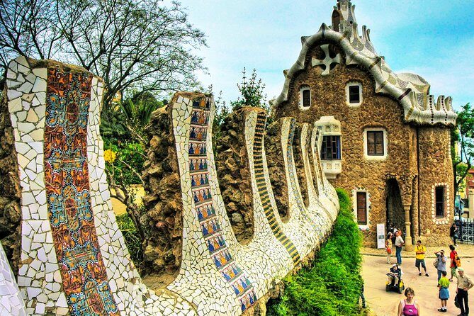 Park Guell and Sagrada Familia Private Tour with Hotel pick-up - Barri Gòtic (Gothic Quarter): Narrow Alleys and Plaça Sant Jaume