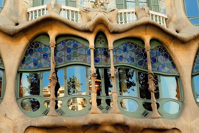 Park Guell and Sagrada Familia Private Tour with Hotel pick-up - The Eixample Drive and Passeig de Gràcia Gaudí Street Names