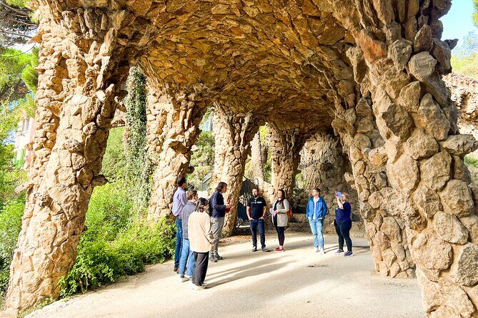Park Guell and Sagrada Familia Tour with Skip the Line Tickets - Skip-the-line tickets: what they do (and what they don’t)