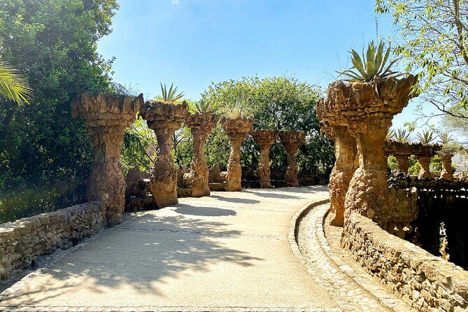 Park Guell Guided Group Tour with Optional Sagrada Familia - Skip-the-line, small groups, and why the duration feels right