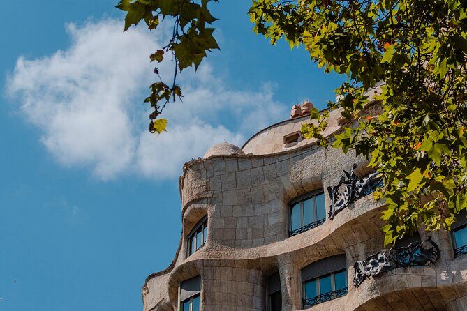 Photo Walking Tour Sagrada Familia and Gaudí in Barcelona - Stop 3: Casa Mila (La Pedrera) and the art of details