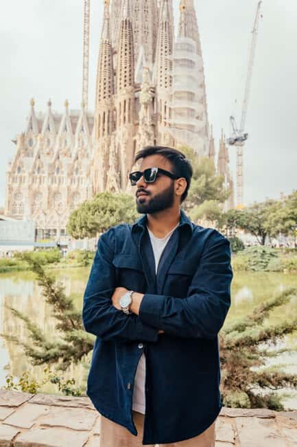 PHOTOSHOOT Sagrada Familia (find me version) - Should You Book Photoza for Your Sagrada Familia Photos?