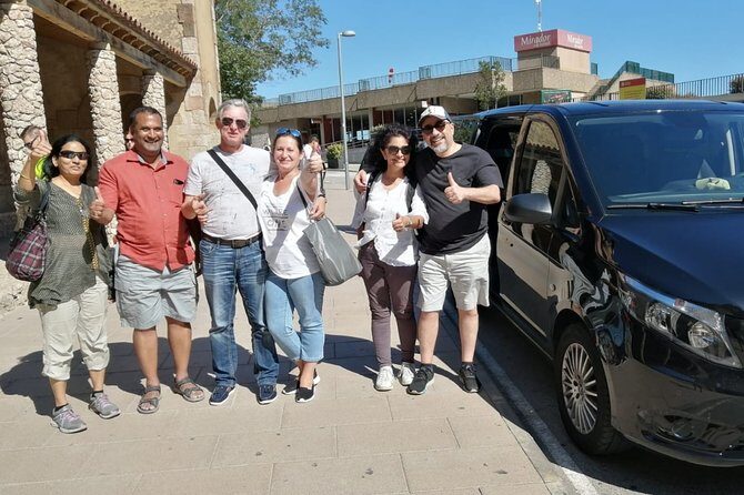 Private Barcelona and Sagrada Familia Tour with Hotel Pick-up - Eixample Grid and Passeig de Gràcia Façade Spotting