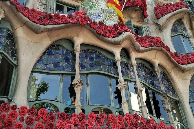 Private Barcelona and Sagrada Familia Tour with Hotel Pick-up - Entering the Sagrada Familia: What Included Time Lets You Do