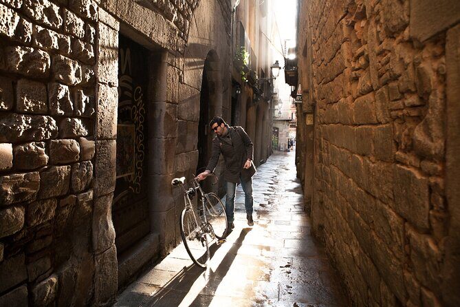 Private Religious Tour: Sagrada Familia, Romans & Jewish Quarter - Gothic Quarter opener: Plaza de la Catedral and the Cathedral views