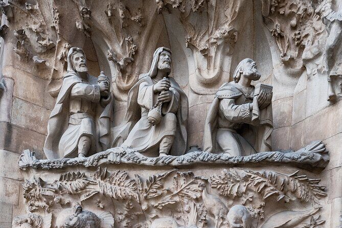 Private Sagrada Familia Guided Tour with Skip the Line Ticket - Your guide and the radio system: how explanations stay clear while you look around