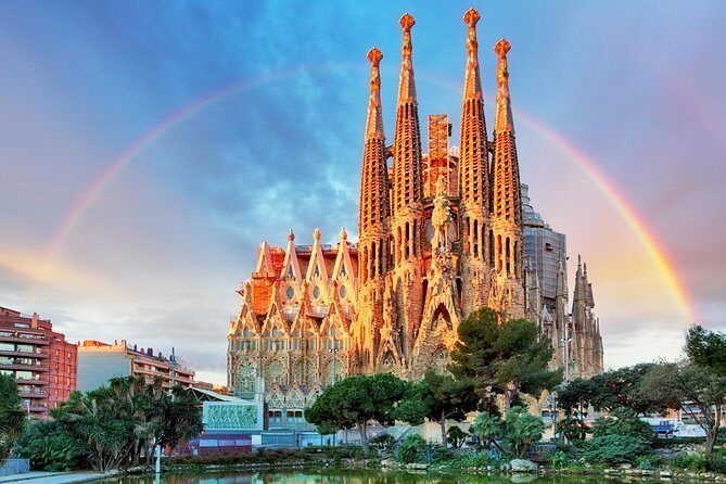 Sagrada Familia and Barcelona Highlights: Private Guided 4-Hour Driving Tour - Gothic Quarter and Las Ramblas: A Guided Orientation Break