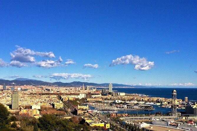 Sagrada Familia and Old Town Private Tour with Hotel Pick-up - Gothic Quarter walking: where the city’s layers show