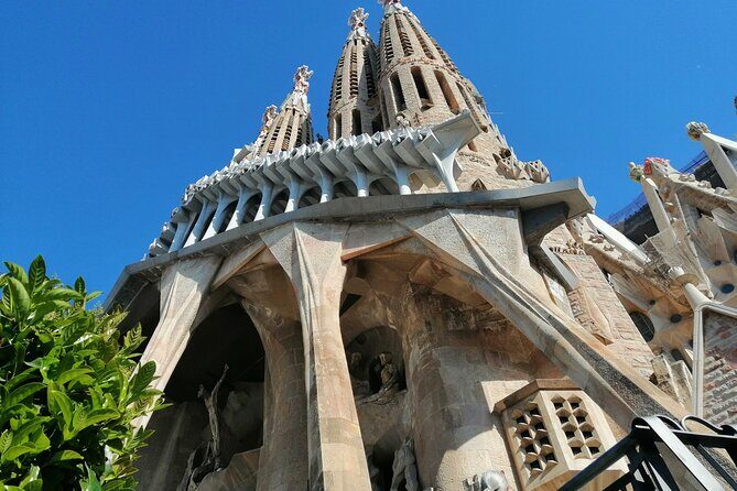 Sagrada Familia and Park Guell Guided Tour with Transport - Sagrada Família Inside and Out: Four Façades, Then the Stone-Column Forest