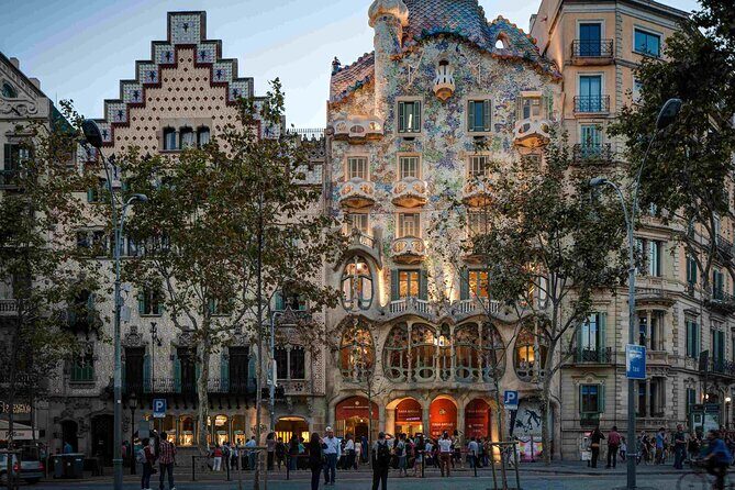 Sagrada Familia & Barcelona Small Group Tour with Hotel Pick-up - How This Tour Fits First-Time Barcelona