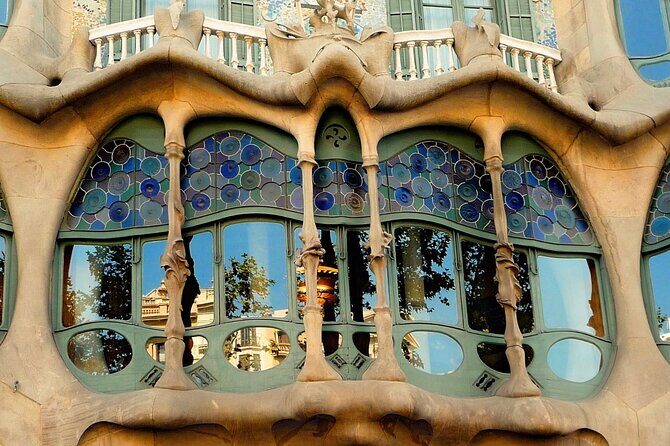 Sagrada Familia & Barcelona Small Group Tour with Hotel Pick-up - Las Ramblas to the Waterfront: A Drive-By With Context