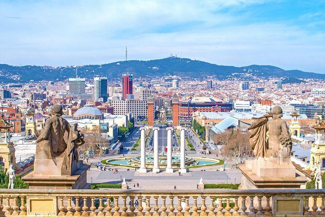 Sagrada Familia & Barcelona Small Group Tour with Hotel Pick-up - Hotel Pickup and Small-Group Size: What It Changes