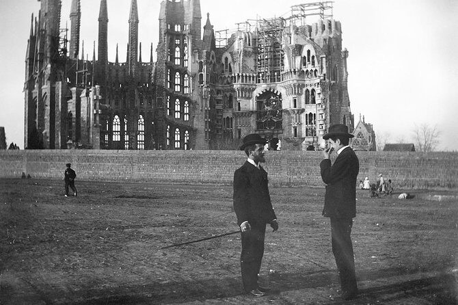 Sagrada Familia Exterior Free Tour: Stories, Secrets & Symbolism - Gaudí’s vision, symbolism, and the site’s controversies