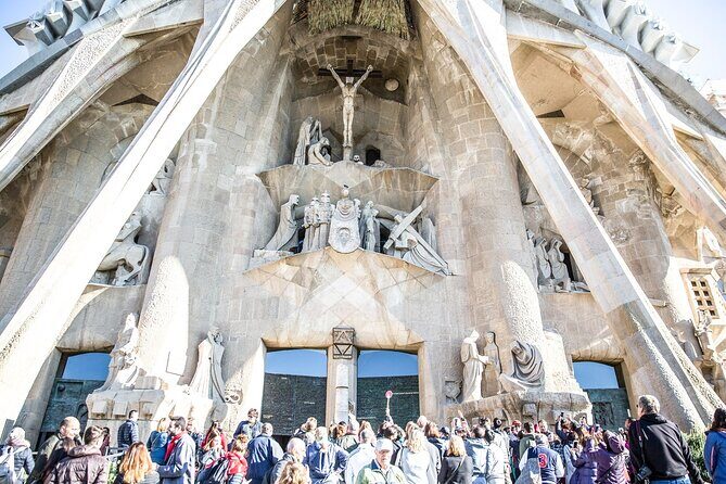 Sagrada Familia Fast Track Guided Tour with Towers Access - Tower Access: One Elevator Up, Big Steps Down