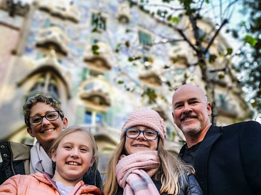 Sagrada Familia & Gaudi Guided Tour Private or Small Groups - Sagrada Familia Priority Entry: Official Guide or Audioguides Inside