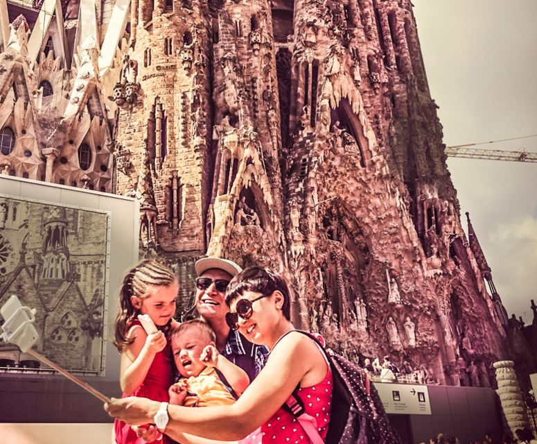 Sagrada Familia & Gaudi Guided Tour Private or Small Groups - Ramblas to Plaça Reial: Where Gaudí’s Streetlights Begin