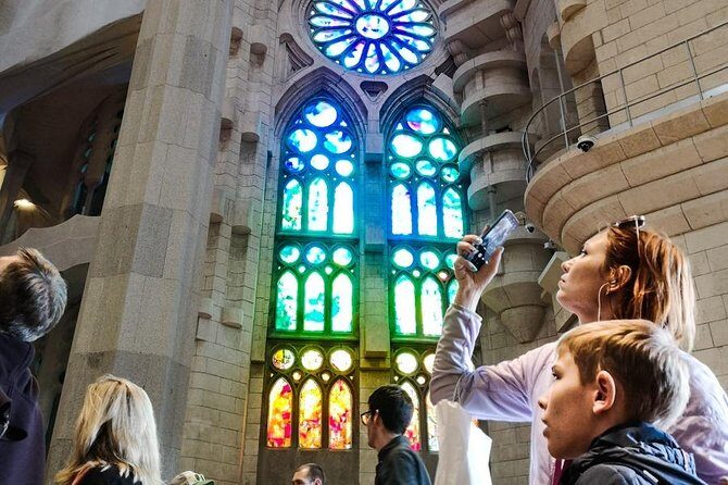 Sagrada Familia & Gaudi Tour Private or Small Group with Tickets - Meeting at Pl. del Teatre: Why the start matters