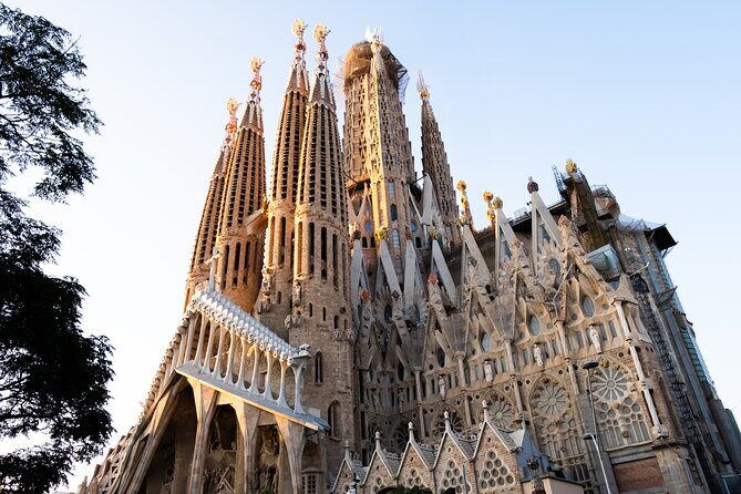 Sagrada Familia Guided Tour & Skip the Line Ticket in Barcelona - Key Highlights You’ll Feel Immediately
