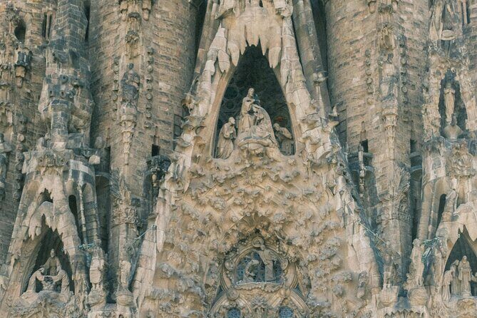 Sagrada Familia Guided Tour & Skip the Line Ticket in Barcelona - Where You Meet and How to Get There Easily