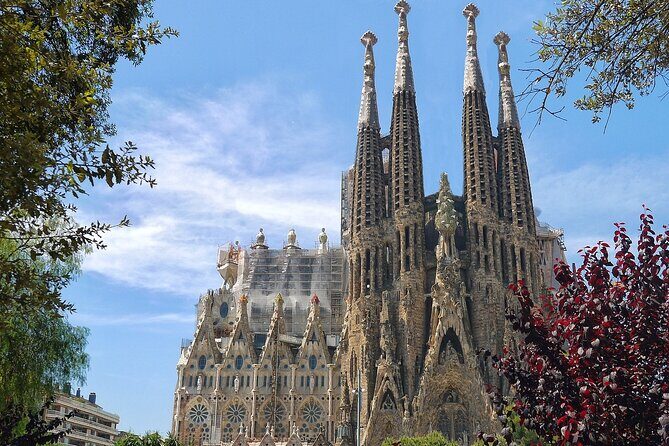 Sagrada Familia Guided Tour & Skip the Line Ticket in Barcelona - Who This Guided Tour Fits Best (And Who Might Prefer Different Plans)