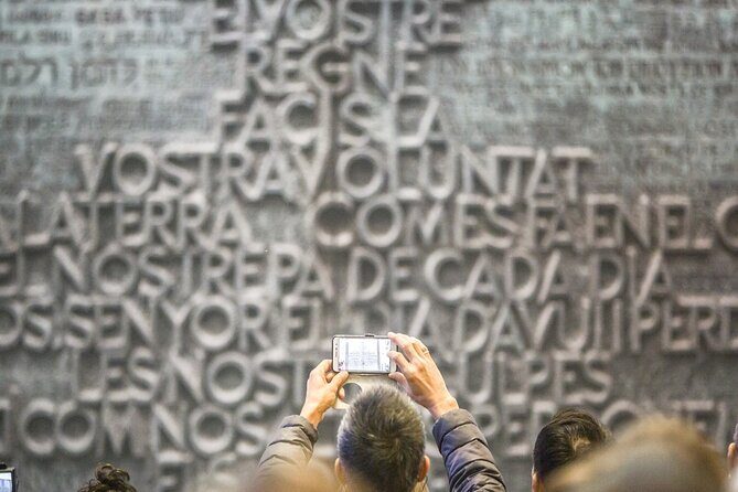 Sagrada Familia guided Tour with a German-Speaking Guide - Meeting point and the smart 4:00 pm rhythm