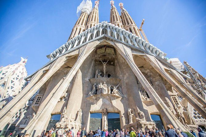 Sagrada Familia guided Tour with a German-Speaking Guide - Your German-English guide (and how the radio helps)