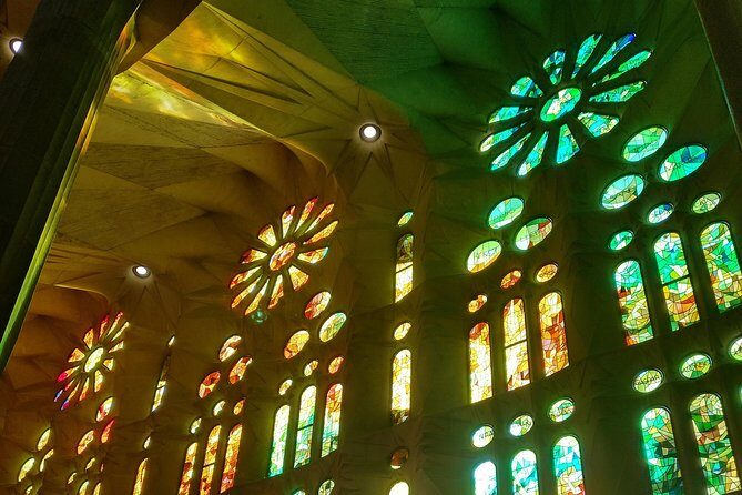 Sagrada Familia Guided Tour with Towers Access - Dress Code and Tower Rules You Should Know Before You Go