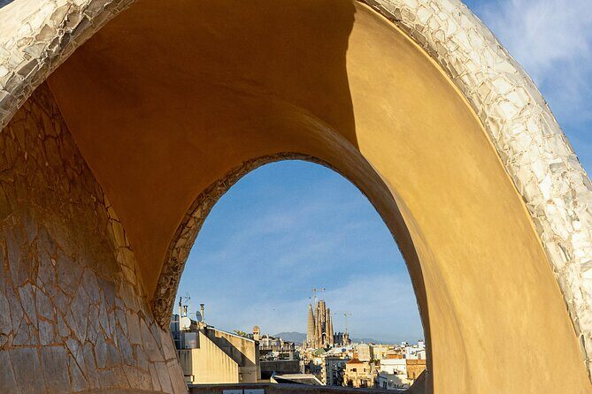 Sagrada Familia & La Pedrera Small Group Tour with Cava Tasting - Group size, pace, and what the guide actually does