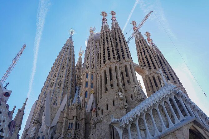Sagrada Familia & Park Guell Guided Tour with Skip The Line - Towers option: elevator up, walk down, and why it changes the day