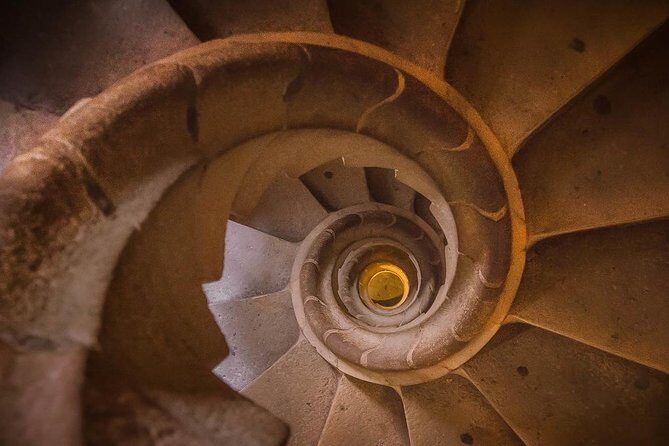 Sagrada Familia Private Tour with Skip-the-Line Ticket - Tower access: how to plan for the views without getting burned
