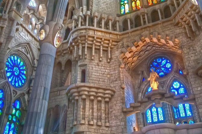 Sagrada Familia Private Tour with Skip-the-Line Ticket - Meeting point details and how timing really feels